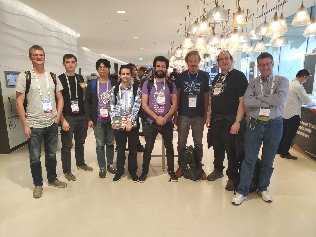 PerconaBytes's tweet photo. @mateusduboli @dveeden @koorgoo @ericlyan with Tom #perconalive #percona #pleteamtom https://t.co/8WNvoiMFxm