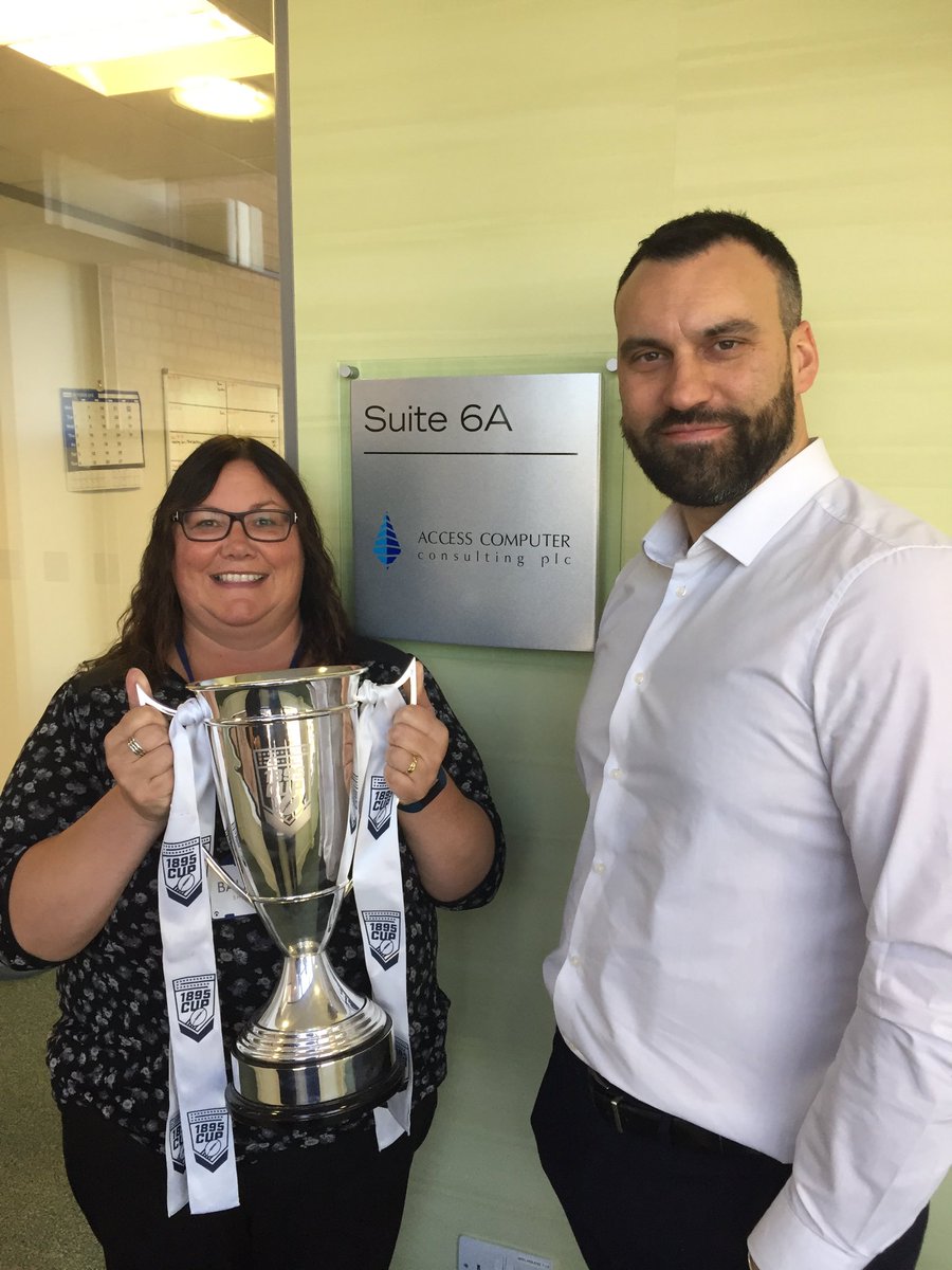 tyerzie's tweet photo. Sharing the 1895 Cup with my former colleagues. #winnerstogether @SheffieldEagles @Eaglesfansgroup Access plc IT recruitment https://t.co/bl41lxTUI0