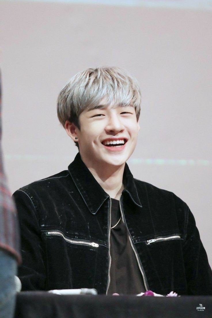 lalayeyeyo's tweet photo. HABEDE SAYANGKU, CINTAKU, LEADERKU, MANISKU, UWUKU, APALAGIKU UWUUUU. TERUS SENYUM MAS E!!! @Stray_Kids
#HappyChanDay
#StrayKids
#TheGreatestLeaderChan
#BangChanDay
#OurLeaderChan
#OurHeroChan https://t.co/Cz7YNzAY8p