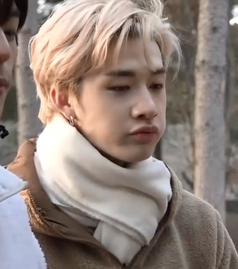 lalayeyeyo's tweet photo. HABEDE SAYANGKU, CINTAKU, LEADERKU, MANISKU, UWUKU, APALAGIKU UWUUUU. TERUS SENYUM MAS E!!! @Stray_Kids
#HappyChanDay
#StrayKids
#TheGreatestLeaderChan
#BangChanDay
#OurLeaderChan
#OurHeroChan https://t.co/Cz7YNzAY8p