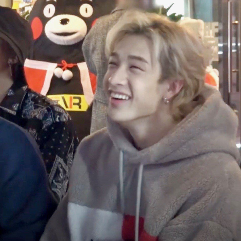 lalayeyeyo's tweet photo. HABEDE SAYANGKU, CINTAKU, LEADERKU, MANISKU, UWUKU, APALAGIKU UWUUUU. TERUS SENYUM MAS E!!! @Stray_Kids
#HappyChanDay
#StrayKids
#TheGreatestLeaderChan
#BangChanDay
#OurLeaderChan
#OurHeroChan https://t.co/Cz7YNzAY8p