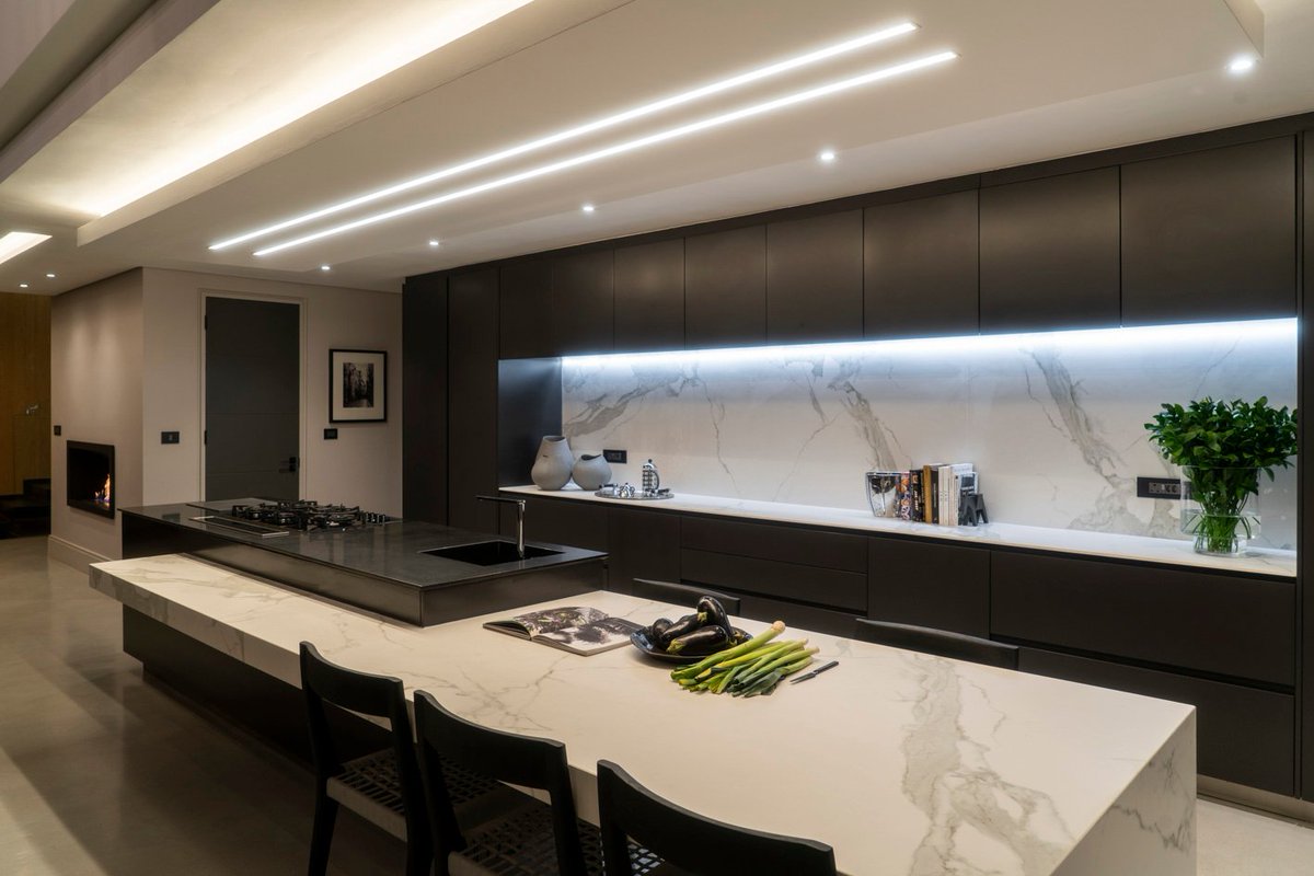 NvdMArchitects's tweet photo. #midweekmotivation
House Ness
Nico van der Meulen Architects
#design #interior #kitchen #modernkitchen #bespoke #lighting #openlivingpaces #nicovandermeulenarchitects #decor #cookinstyle #stylishkitchens https://t.co/7kMviLGVP5