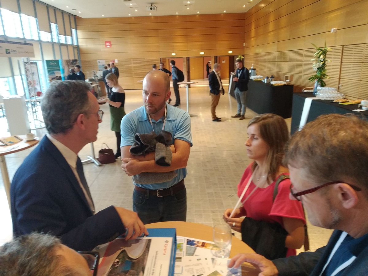 CeremaCom's tweet image. Sébastien Dupray, directeur adjoint au @Cerema_Com présente lors d&apos;un side event de @2019smart le guide ILH traduit en français #littoral
International Levee Handbook
#erosion