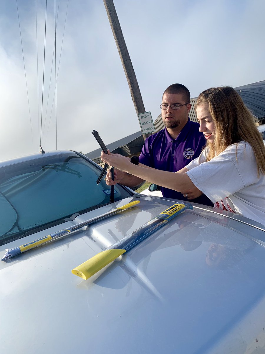 CoachARichard's tweet photo. Today students learned how to use a ratchet strap and change out windshield wipers during our flex period #morethanthetest #smalltownBigdreams https://t.co/a2delBHzCK
