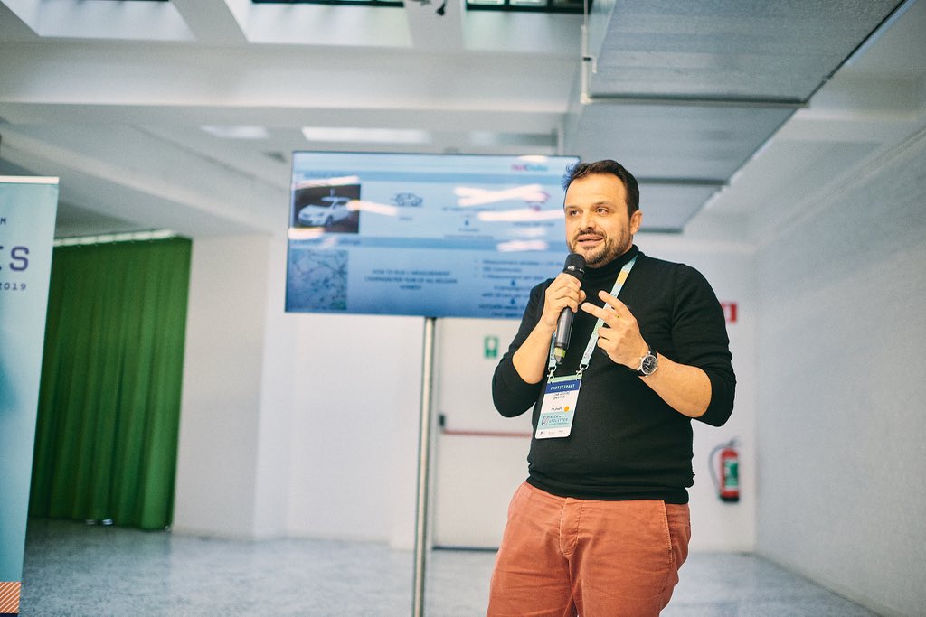 HackBelgium's tweet photo. 🔥 The “HotData” team suggests : What if we had infrared maps to asses our insulation status live? #pitch #HackUtilities https://t.co/FnNsy2fNdO