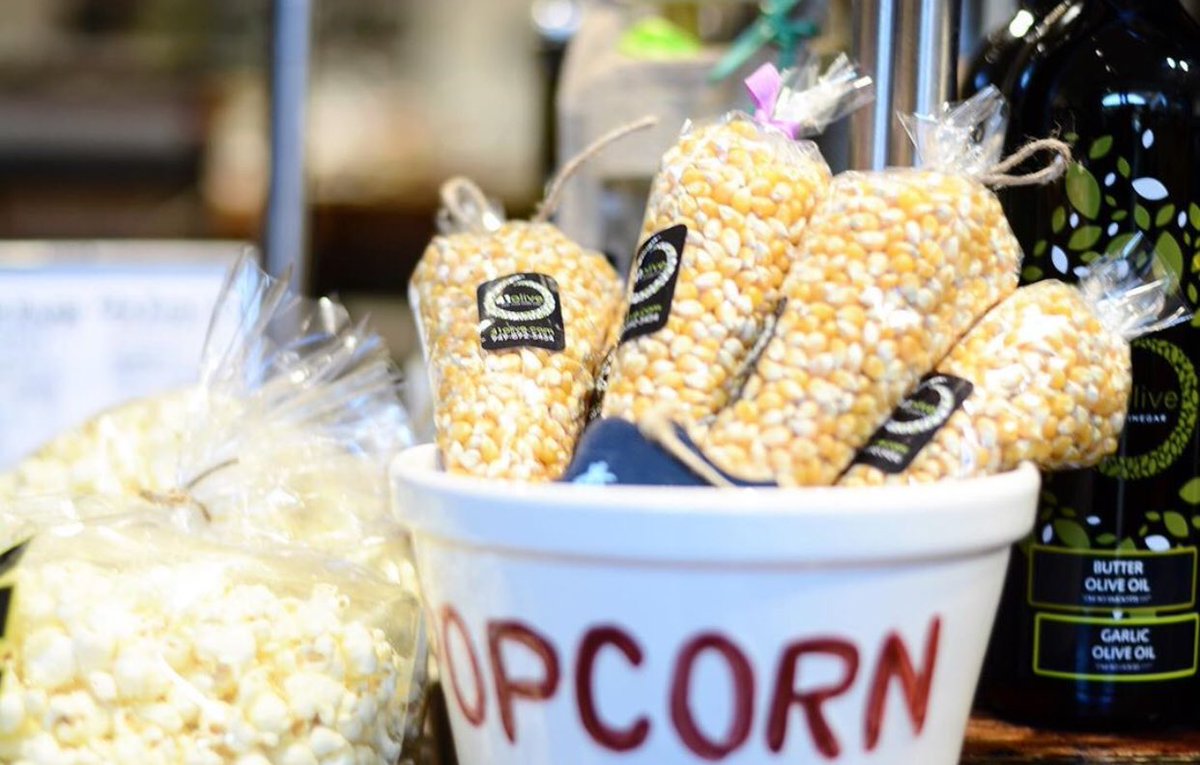 41_Olive's tweet photo. When you mix good and good together you get awesome! 🍿 😋 #popcorn https://t.co/qRG090bbyw