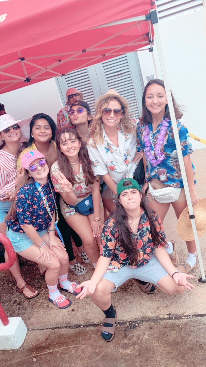 theAlignedYogi's tweet photo. Where’s the beach? 🤔 #TackyTouristDay #SpiritWeek #SBHSVice #HOCO2019 @SbhsSga @SBHSPrincipal https://t.co/Ns1d4gx0n2