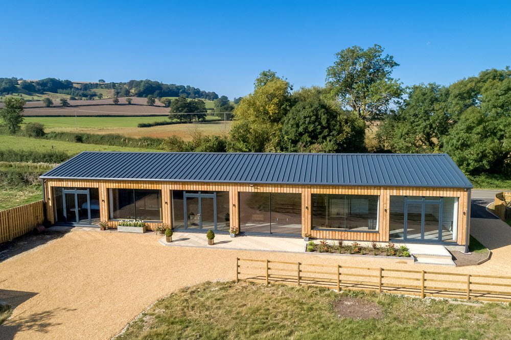SheldonBKnight's tweet photo. FEATURE PROPERTY | Stunning, highly contemporary barn conversion with real WOW factor! | A 'Grand Designs' style country home with 4.85 acres | Equestrian potential | 
☎️ 01608 661666  https://t.co/BC226dFutZ

#forsale #4bedrooms #equestrianproperty #countrysidelocation https://t.co/WrE78pXdwx