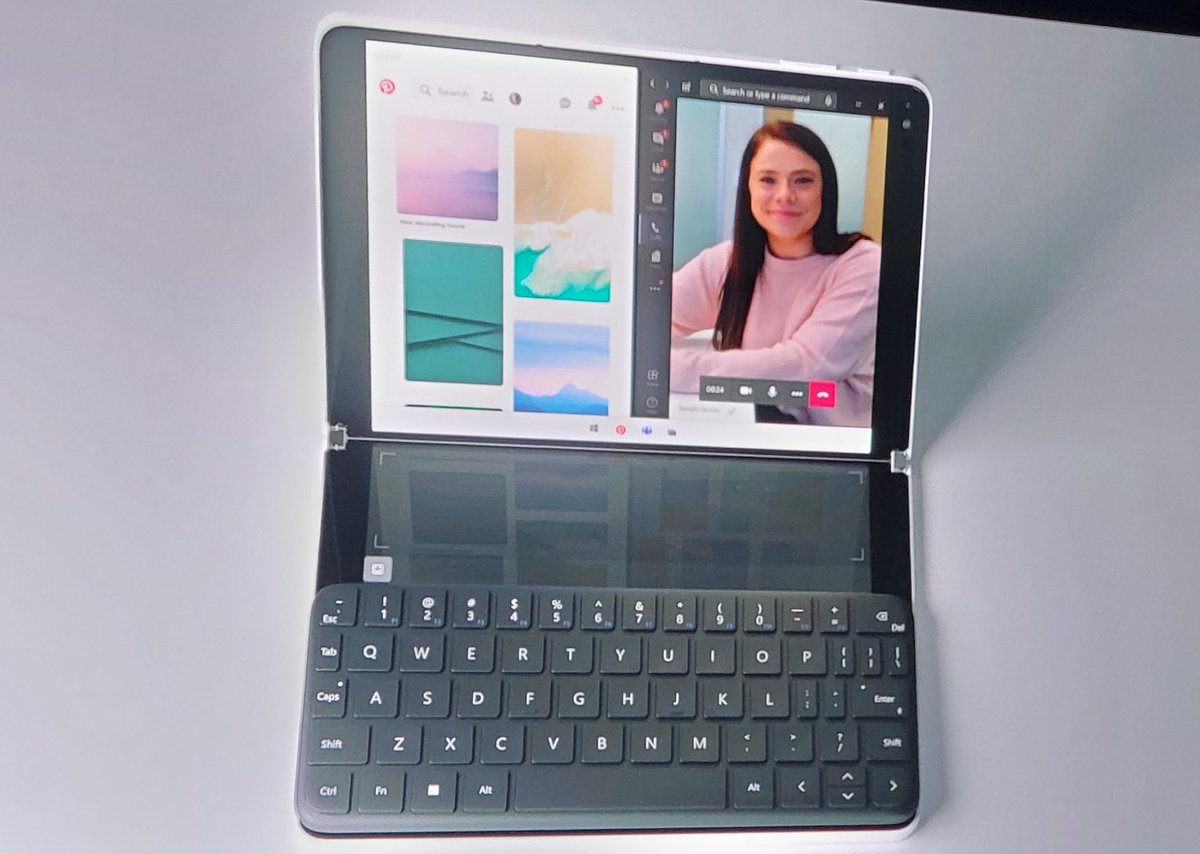 SuperSaf's tweet photo. Microsoft Surface Neo

-Dual 9" LCD Displays
-5.6mm thin each side
-655g
-360° hinge
-Magnetic Pen &amp; Keyboard 
-Windows 10X Built for Dual Screens
-Intel Lakefield Processor

Coming Holiday 2020

#MicrosoftEvent https://t.co/BssBWBLf72