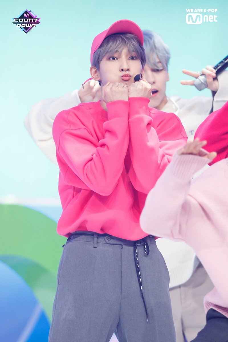 runsweet17's tweet photo. うちの猫は私がたとえ仕事で朝帰りでも寝ずに玄関で待ってるような健気過ぎる子なんですけど、多分どこかのお宅にいらっしゃるウォヌくんも彼女が帰ってくるまでゴロゴロしてるけど寝ずに待ってそうじゃないですか、どこのお宅ですか？ https://t.co/YqP3iOvrJB