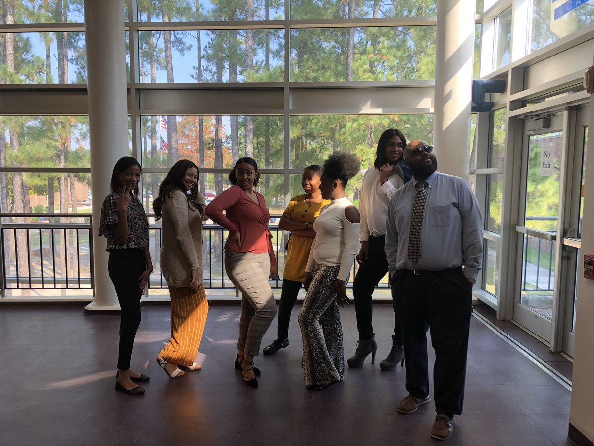 WestoverBBall's tweet photo. Today is Dress To Impress! My attempt to have it changed to Beach day was shut down! 😂😂 My 2nd Period was stylish though! We on the Runway! 😂
#WHSHoCo
#Dress2Impress
@WestoverHS https://t.co/Op1neZTjaS