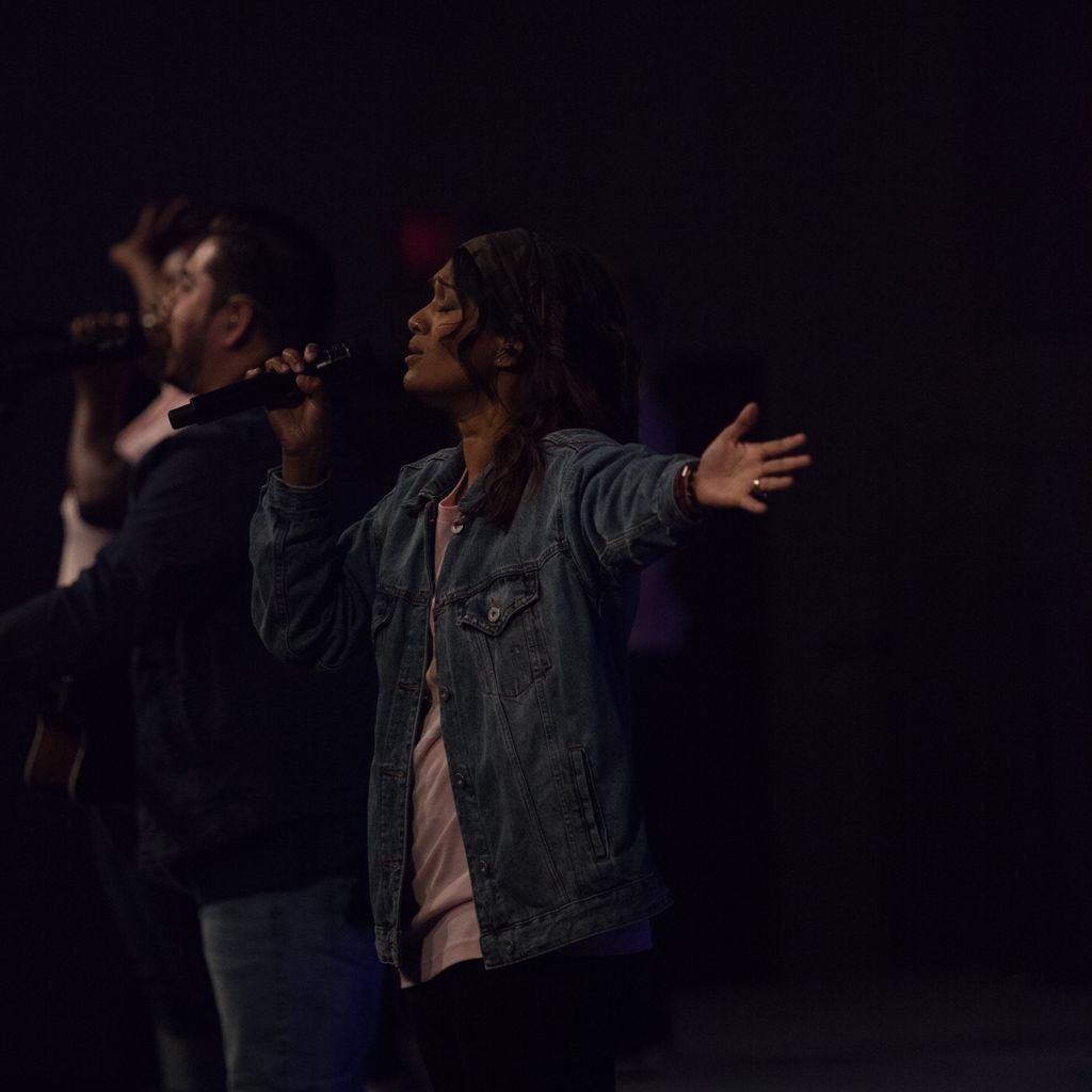 I'm gonna sing, in the middle of the the storm
Louder and louder, you're gonna hear my praises roar
Up from the ashes, hope will arise
Death is defeated, the King is alive