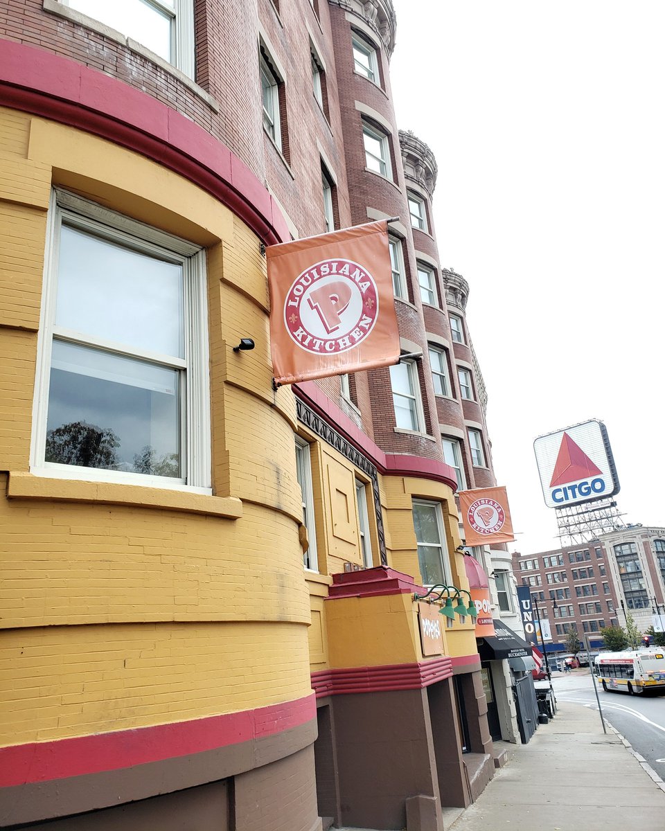 OnlyInBOS's tweet photo. Popeyes Louisiana Kitchen has closed in Kenmore Square. https://t.co/QpZ4uLMinJ