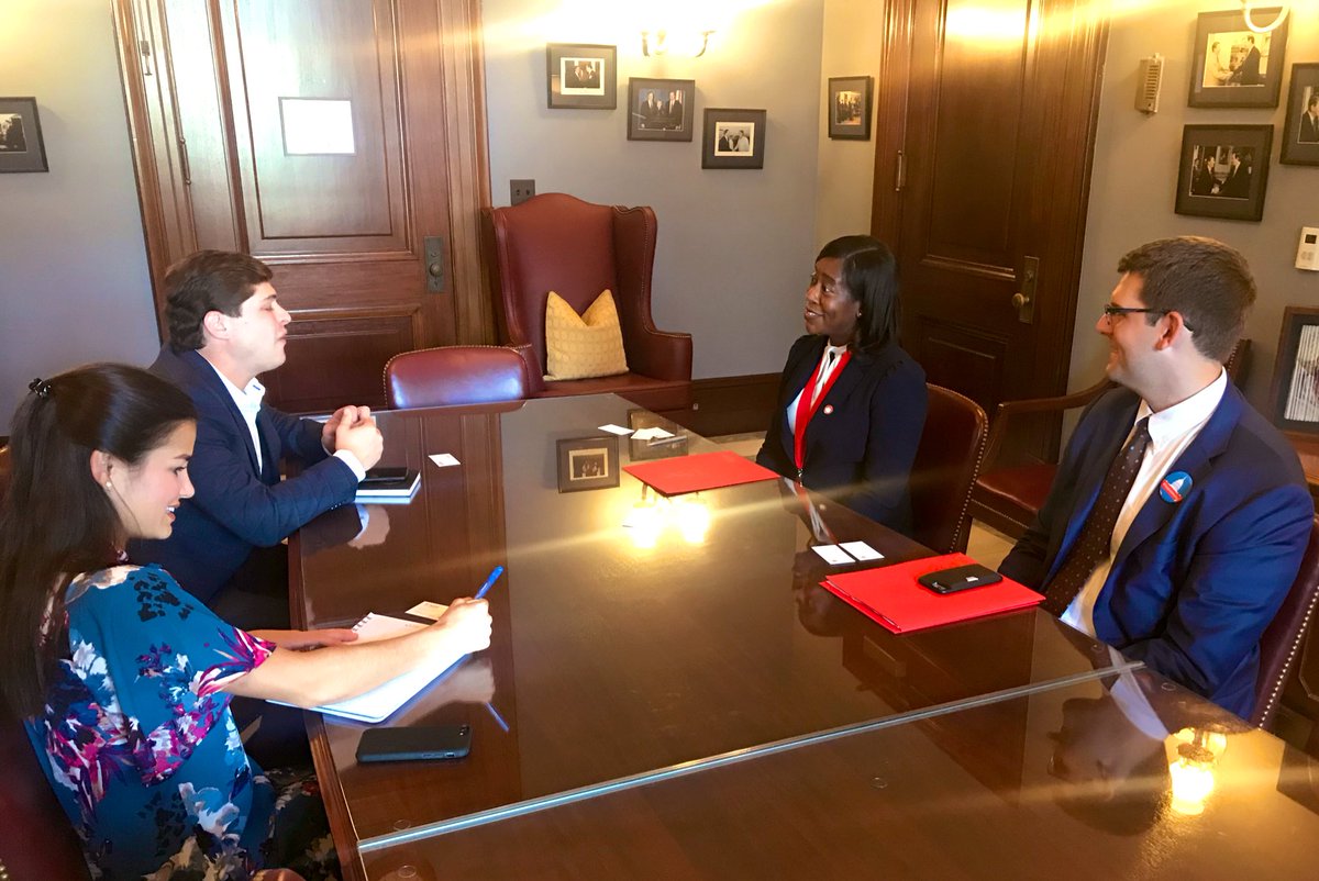 Just sat in on a great meeting with Alabama’s 2019 Principal of the Year @AndreaLDennis and some of @SenShelby’s senior staff. 

Andrea explained how federal Title II and Title IV funds are effectively used in her school to support student achievement! #POY2019 #ThankAPrincipal