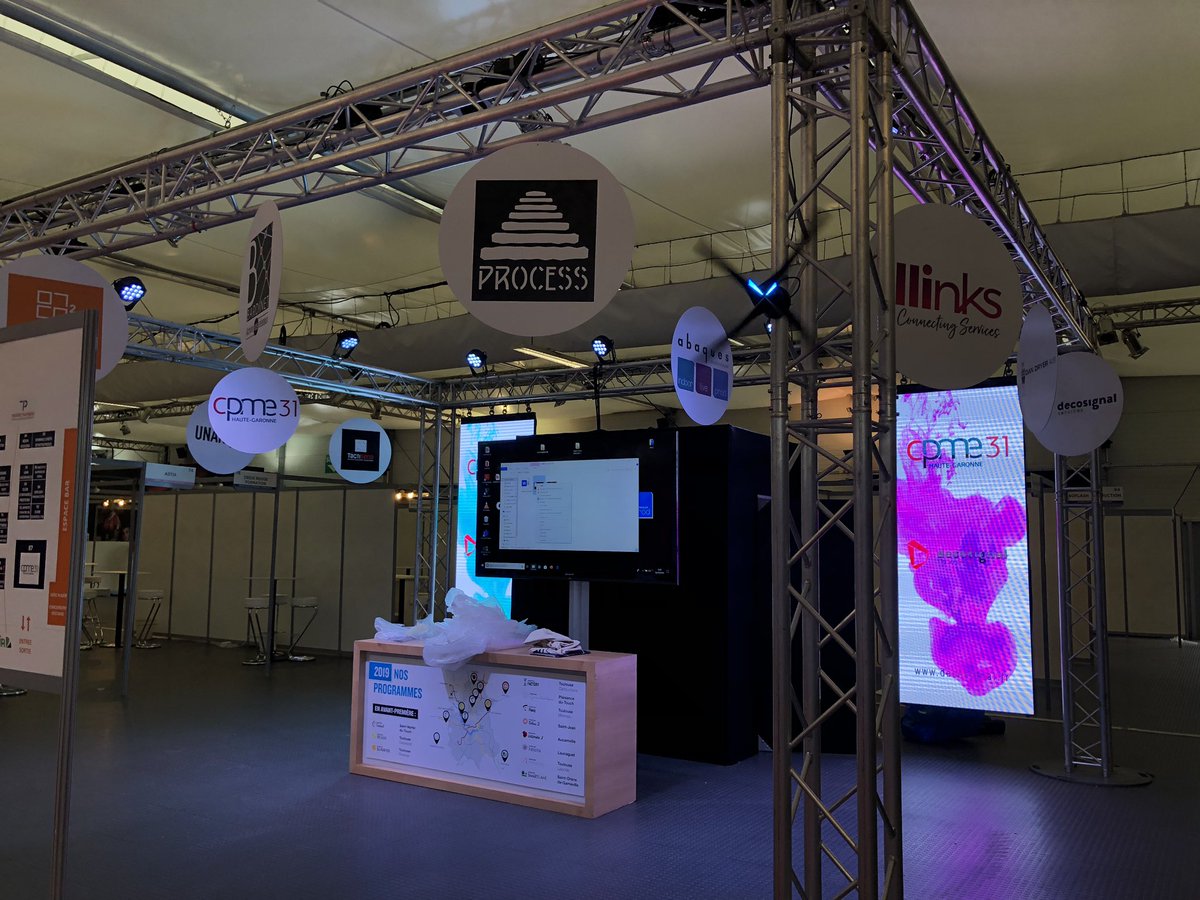serviciz's tweet image. La @cpme31 et leur stand numérique sont presque en place pour demain 😍

#salonprofessionnel #service #entreprise #toulouse #pavillon #stadetoulousain #technologie #numérique
@CCI31 @ladepeche31 @DufraisseCcile1 @Nico_Poux
