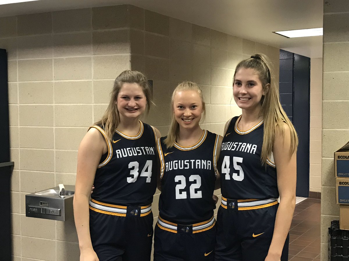 AugieWBB's tweet photo. Hey google, is it basketball season yet? 

Photo day was a success yesterday 📸✅

#BuildingChampions https://t.co/R3hum94Xqj