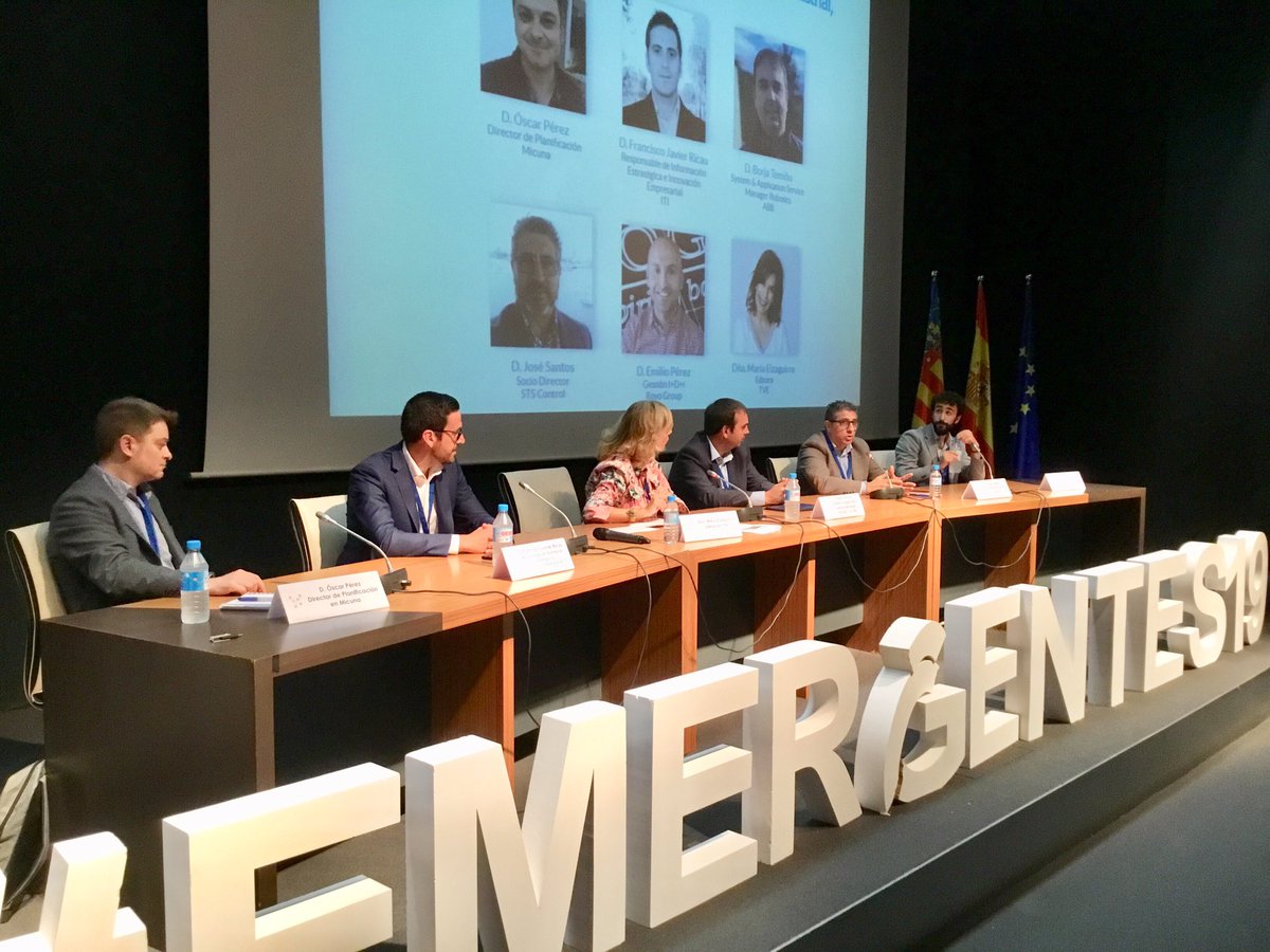ForoEmergentes's tweet photo. Ùltima Mesa de debate en #CuboAzul🗨️ >La cuarta revolución industrial, un impulso global
⏱️Modera @MariaEizaguirre de TVE
▪️@operezpozuelo, @micuna_com
▪️@fricau, @ITI_TIC
▪️@BorjaTemino, @ABB_Robotica_ES
▪️ José Santos, @STS_Control
▪️@mariomachinb, @KivnonAGV https://t.co/v8ydA51AXw