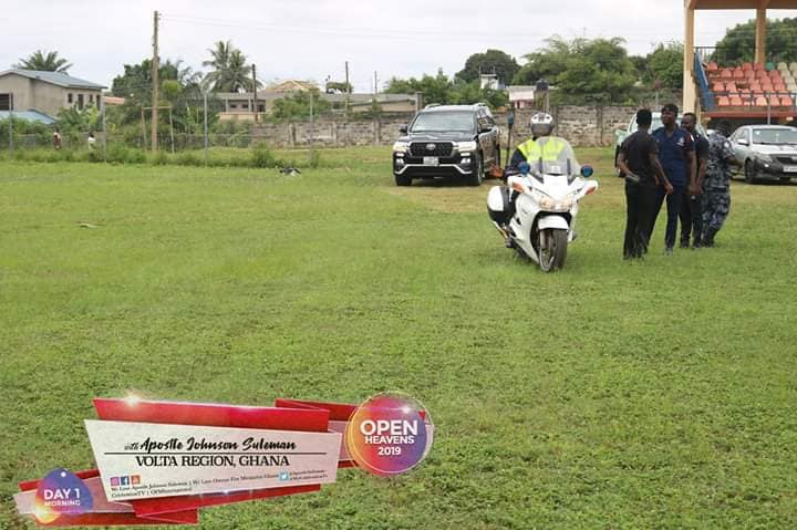 ofmhamburg's tweet photo. Arrival Of The Restoration Apostle, Prof. Johnson Suleman 
@Volta Region for Day 1 morning Session Encounter.

#FromAuchiToTheWorld
#JesusIsInTown
#OpenHeavens2019
#VoltaRegion #Ghana
#CelebrationTV
#Day1Morning1stSession
#WithApostleJohnsonSuleman
#DrLizzyJohnsonSuleman
#2ndOct. https://t.co/fkDJIZMv2d