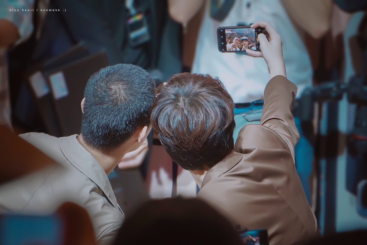 konmekkpix's tweet photo. ชอบรูปนี้มากๆ แบบ แงงงงงงงงงงงงงง อบอุ่นมาก ชอบบรรยากาศนี้มากๆนะคะ ขอบคุณอะไรก็ตามที่ทำให้เค้าได้มาเจอและเราได้มีโอกาสมารักเค้าอีกที 😭💕 https://t.co/qq2HebtjkZ