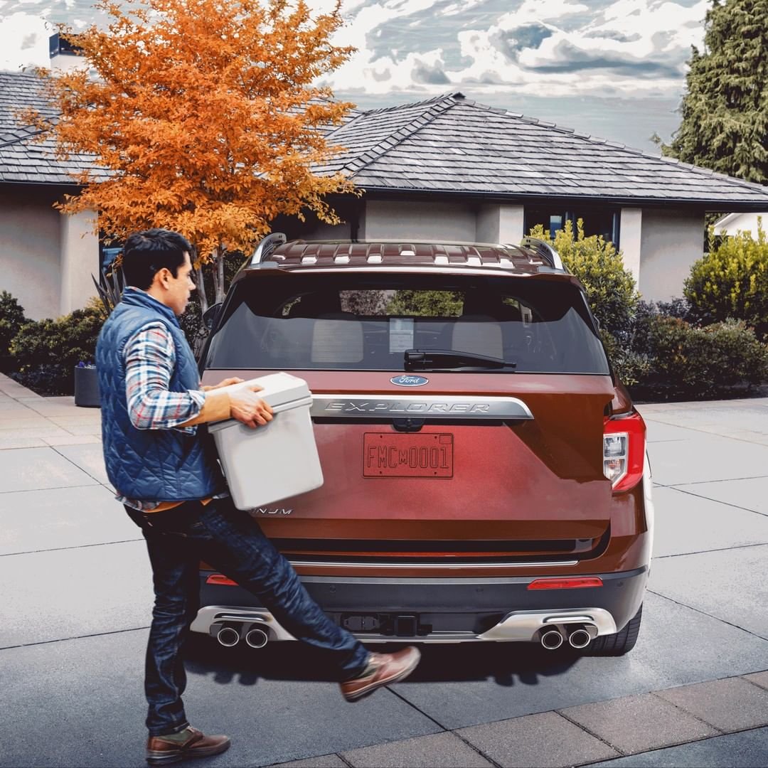 compareford's tweet photo. Look Ma! No hands! 👐 

The Hands-Free Liftgate is available on several SUVs in the Ford lineup, which makes going where you want easier than ever. 🙌

Shop for your next SUV at your local Ford dealer or online at https://t.co/a0FcOWmjrd. https://t.co/pe8o2b3DW1