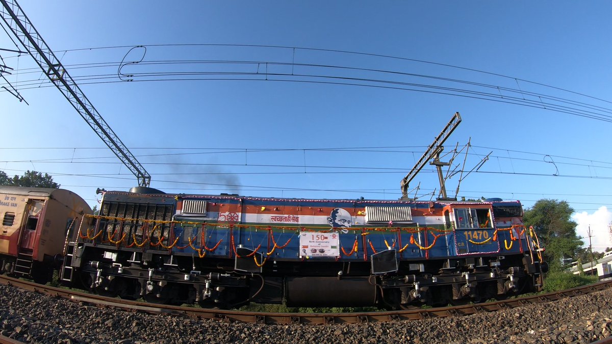 150 years of MAHATMA . GANDHI LIVERY 11470 KYN WDM3D hauling HYDERABAD EXPRESS @Central_Railway @drmpune @drmmumbaicr @PiyushGoyal @RailMinIndia