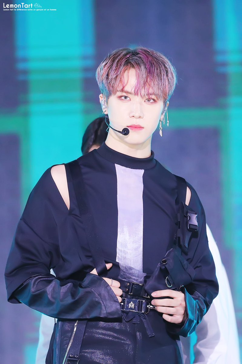 lemontart_0703's tweet photo. 191001 더쇼 서울뮤직페스티벌 
아...사랑합니다...
#김동한 #동한 #KIMDONGHAN #donghan #キムドンハン https://t.co/zLEVY3XRTN