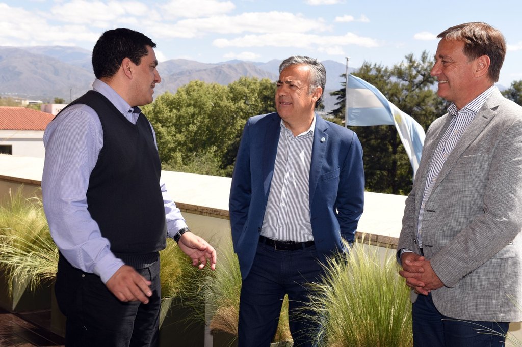alfredocornejo's tweet photo. Junto con @rodysuarez recibimos a @Juanojeda84, Intendente electo de Malargüe, con quien realizamos un balance de las elecciones y proyectamos el trabajo a futuro para ese departamento. https://t.co/liUgx9aQjy