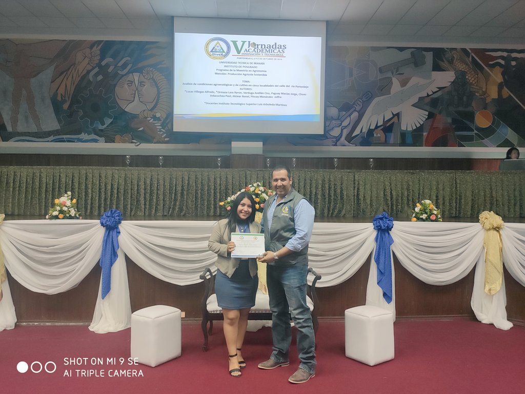 ISTPEM1's tweet photo. Tenemos la intervención de nuestra estudiante de la carrera Tecnología en Agropecuaria, ganadora del 1er lugar de "Crea Ingenios" en Saberes Ancentrales, con la ponencia  "Sistema de secado de cacao mediante corrediza ancentral". 
 #JornadasAcademicasIstpem2019 https://t.co/bTGeloeIib