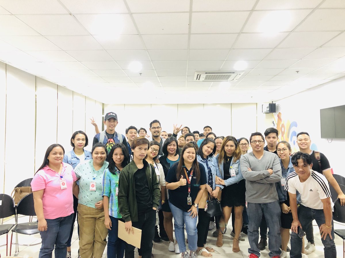 ktinejm's tweet photo. Meet our new Metro Babies! Welcome to #MetrobyTmobile ๐๐๐
Enjoy your training!
#Wave331 #PurplePeople #ClarkSpark
#PurpleExperts
@Greg_MPCS @Josie_MPCS @iamyourritzy @ONE_Clarktastic https://t.co/2eE3QdgGTl