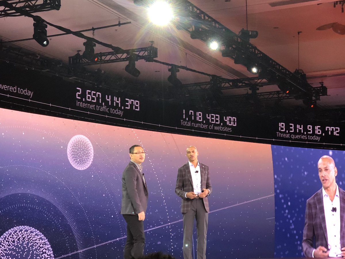 SteenP's tweet image. AWS on stage #MPOWER19