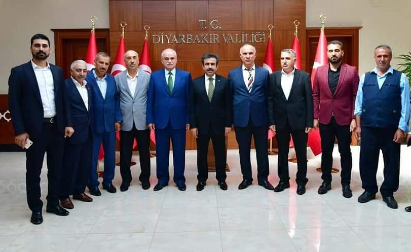 Karasungur muhtarı Edip güzel aynı zamanda kayın babam olan ,ak  parti çınar ilçe başkanı ve gençlik başkanı ile sayin vali makamında kabul etti.