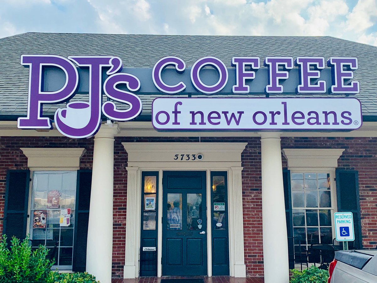 NOPDNews's tweet photo. Special thanks to @CrockettWDSU for covering Coffee with Cops today. We are always grateful when our local media outlets share positive stories about the #NOPD
#PositiveCoverage #NOPDNews #NOPDCares #NOPDProud #NOLA #Coffee https://t.co/tXZRTOnFA5