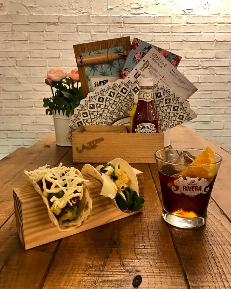LaTitaVigo's tweet photo. Esta noche te recomendamos cenar... ¡Tacos y Vermut Rivera! ¡Y que el resto de semana, venga como quiera!
.
.
.
#Vigo #VermutRivera #EstrellaGalicia #vino #RibeiraSacra #Godello #maeloc #LaTitaRivera #vigomola #vigocity #tanques #cerveza #cerveceros #locales #sidra https://t.co/Pe4cmfJLVp