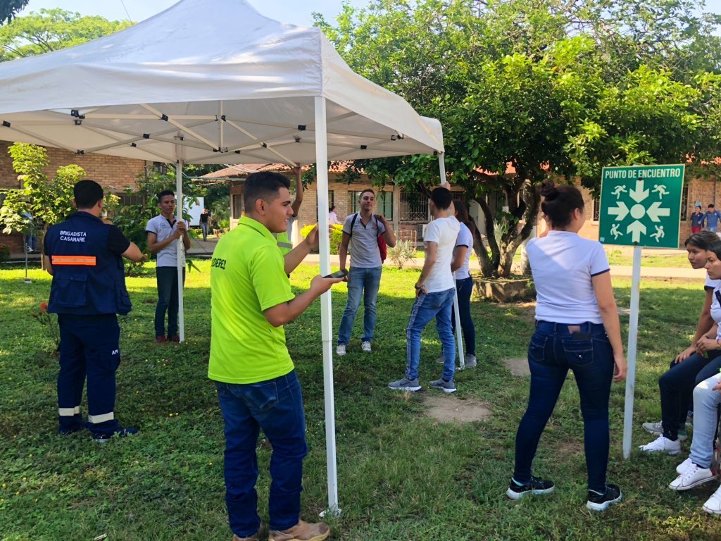 SENACasanare's tweet photo. #FelizMiercoles | ¡Estamos preparados! En el @SENACasanare la Brigada Halcón esta lista para el 8vo #SimulacroNacional de respuesta a emergencias #MeInformo #Planifico #Respondo https://t.co/FidOPDdjkY