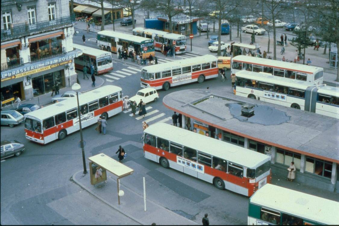 #Nantes en 1979 😎La place du Commerce (photo du Réseau Tan)