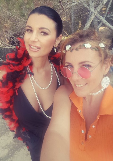 En plein tournage avec la magnifique Baronne @AniaKinski pour @canalplus  Gros bisous 😘  #ibiza2019 #pornlife<a class="tags" href="/tag/aniakinski">@aniakinski</a><a href="/tag/pornlife"class="tags"><span>#pornlife</span></a><a href="/tag/ibiza2019"class="tags"><span>#ibiza2019</span></a>