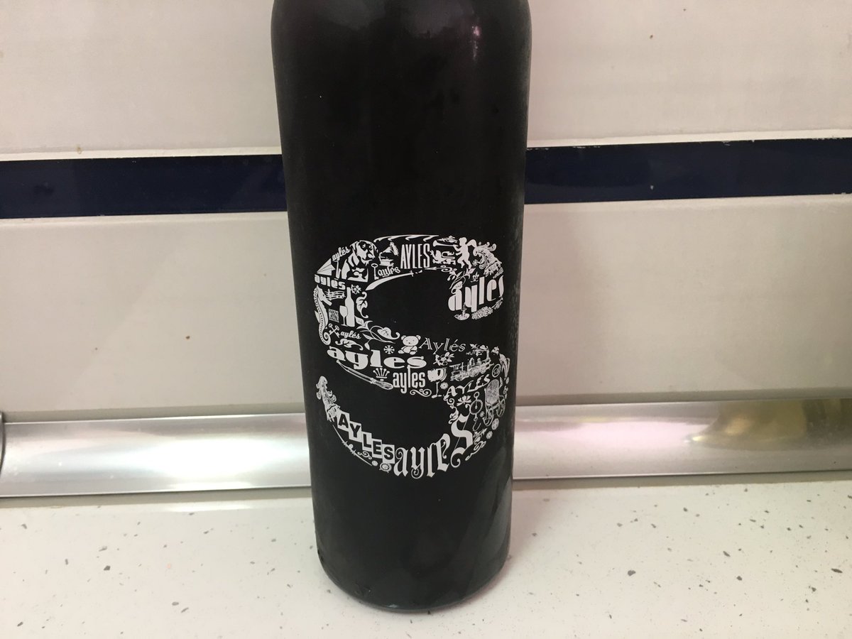 Kvällens vin: Jag fortsätter att botanisera bland Spaniens ca 45.000 viner. S de Ayles Garnacha 2016 från <a href="/Pago_Ayles/">BODEGA PAGO AYLÉS</a> i vackra Aragonien. Friskt med fin struktur, lång ren eftersmak med mineraler. Kan varmt rekommenderas! #spanskaviner ca 12 euro