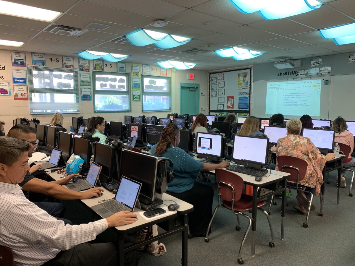 thetechtosa's tweet photo. Google training at Garcia Elementary in ⁦@RialtoUSD⁩ . Such an amazing group!! #rialtoedtech https://t.co/nbIzvr23Ws