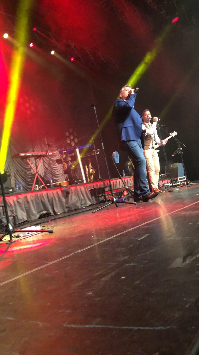 thekirwansfanc1's tweet photo. Photos of Dominic & Barry Kirwan performing as part of Nathan Carters Weekend in The INEC, Killarney ππΆ #DominicKirwan #BarryKirwan #NathanCarterWeekend #INEC #Killarney https://t.co/72aTJ3LtKn