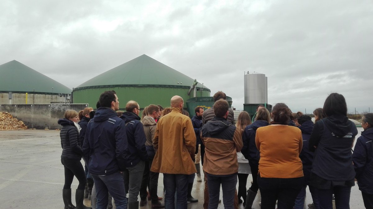 Hier on en a pris plein la vue #SurLeTerrain avec le #méthaniseur de la @fermedalger
Au menu : pulpe de betterave, lisiers de bovins, déchets verts... se transforment en: 
✅fertilisant organique 
✅énergie et chaleur
✅lien entre l'exploitation et les acteurs du territoire