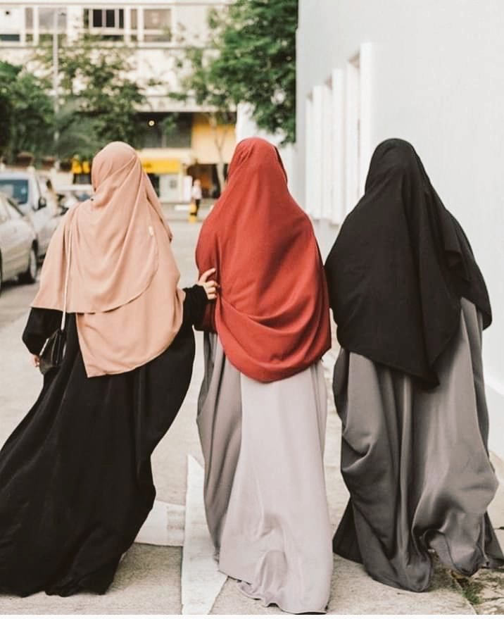 وإماطة الأذى عن الشباب بالحجاب عفّة💖