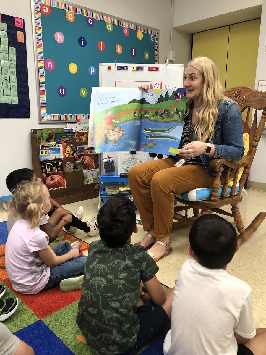 WaterfieldFaith's tweet photo. First graders finding something that makes you LOL in a book! #lettiebrown https://t.co/VOJBpJwpuq