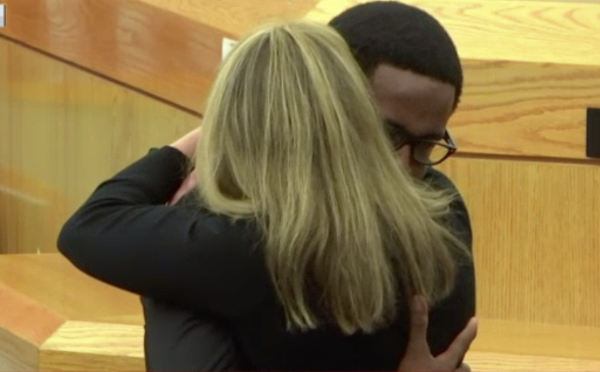 AshleiKing's tweet photo. POWERFUL MOMENT: #BothamJean's little brother asked the judge if he could give #AmberGuyger a hug after he gave his victim impact statement. He said he forgives her, he wants the best for her and he doesn't want to see her go to jail, but he wants her to give her life to christ. https://t.co/2o5LbN7cbn