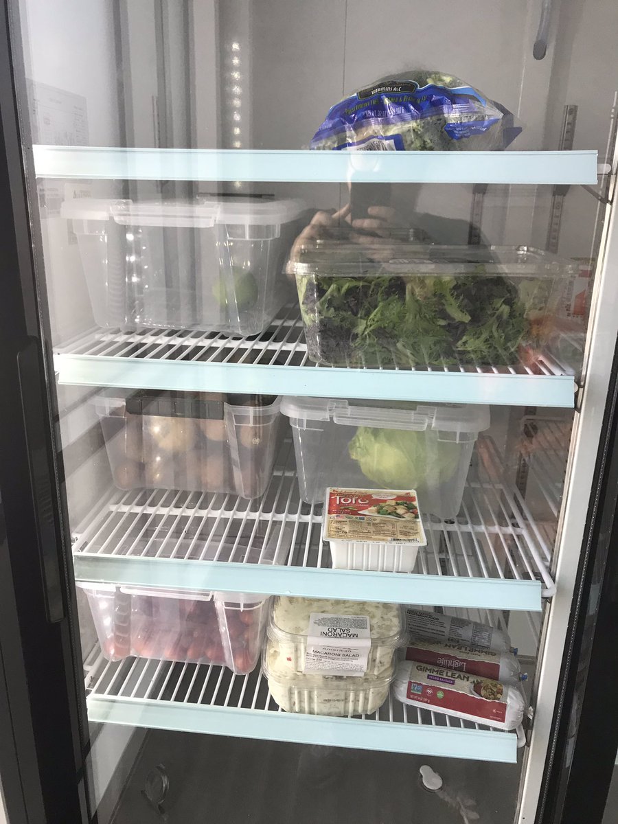 UofMTigerPantry's tweet photo. New in the pantry this week: cheese, string cheese, grapes, pudding, veggies, tofu, veggie sausage, eggs, snacks, rice, bread, and more! Come visit us in UC 359 9am-3pm every day to access Tiger Pantry! 🍚 🍞 🍇 🧀 🍅 🍳 🥦 🥗 #gtg #drivenbydoing #tigersfighthunger https://t.co/INWCqmBYBR