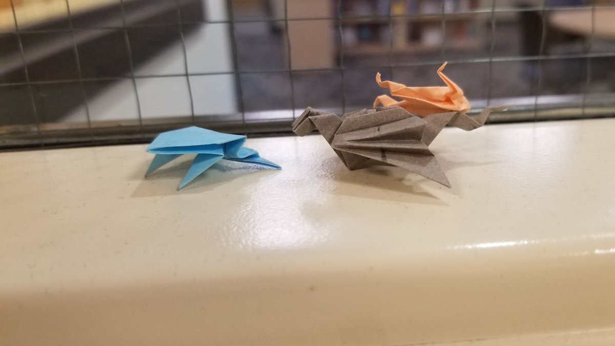 eLearning_CCS's tweet image. Random acts of origami are appearing in building one @CCofSpokane A poem was left as well:&quot;You are a child of the universe, no less than the trees and the stars; You have a right to be here. #SCCLife