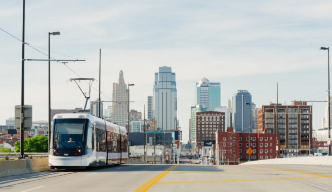 HuschBlackwell's tweet photo. #PSA from our Kenyon Briggs and Ed Wilson - #KansasCity, Why You Should Start a Business Here Before it Becomes "Cool." https://t.co/cJRfusUu5e @FUNDConference #JointheFund #fundKC #wesupportstartups https://t.co/dRCBmrWn4l