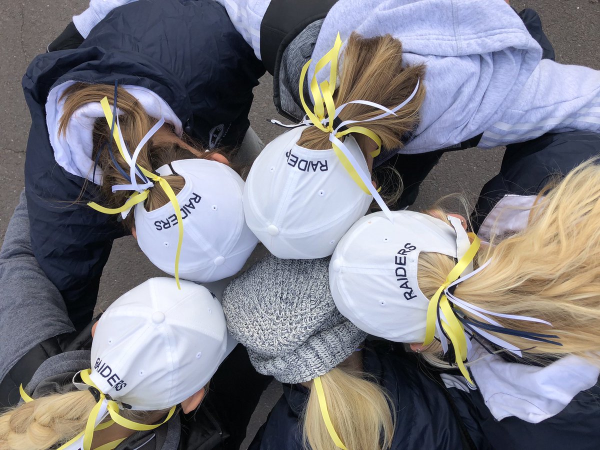 golf_hudson's tweet photo. Today the girls played for those who can’t do what they love anymore. The girls wore their yellow ribbons for suicide prevention and the AlwaysSmile Foundation. #flyhighpreston #alwayssmile #weloveyou 💛💛 https://t.co/ueZPOVO1LK