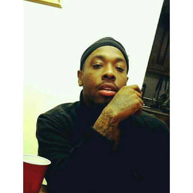 1ManRiot_'s tweet photo. They gave both my dawgs life... #FreeTavon #FreeKry https://t.co/NJS04DUOTV