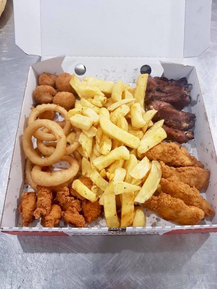 oneillscentra's tweet image. ⭐️⭐️ Castle Share Box

Garlic Mushrooms 
Onion Rings 
Pop Corn Chicken 
Chicken Goujons 
BBQ Ribs
Salt and Chill Chips 
with a Choice of Dips BBQ GARLIC  &amp;amp; CURRY 

.....for £5.99 to win a free box like and retweet.  .Winner announced Friday!!