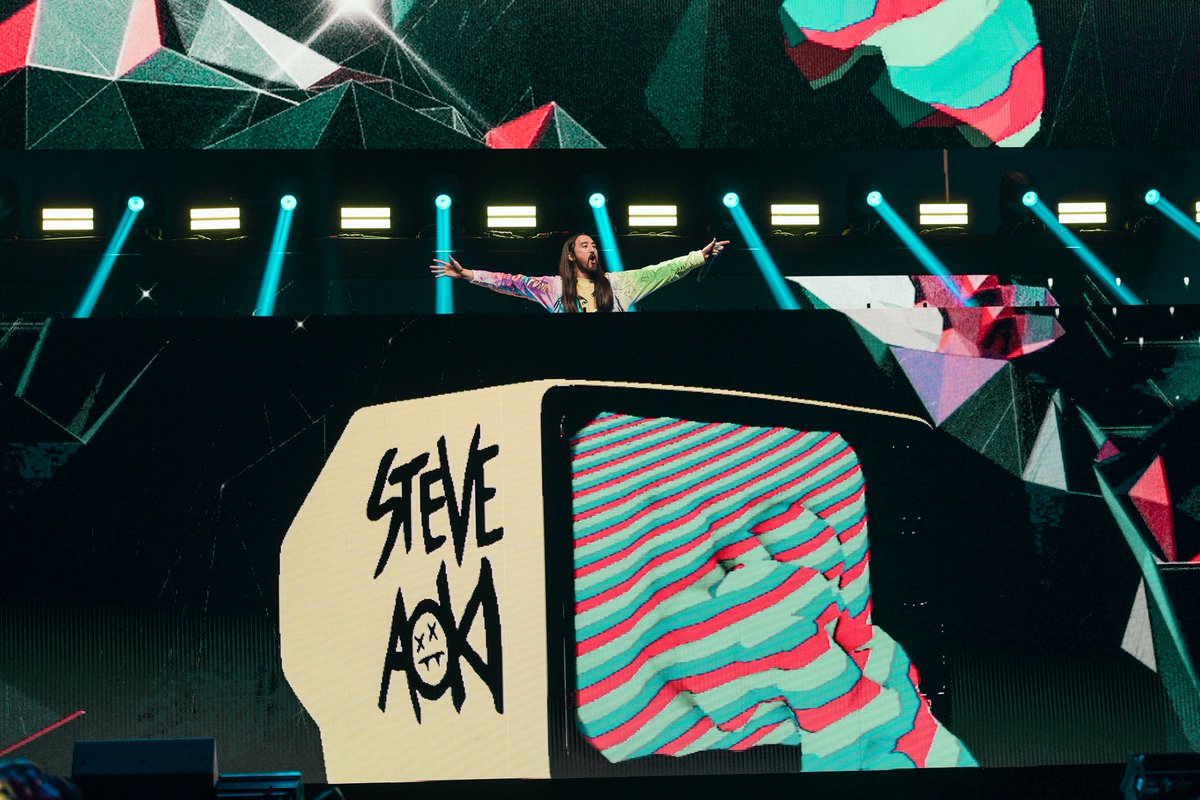 Wild949's tweet photo. .@steveaoki x @OfficialMonstaX at the @iHeartRadio Music Festival though!!!! AHHH!

#iHeartOnCW https://t.co/6qgVIR1kdq